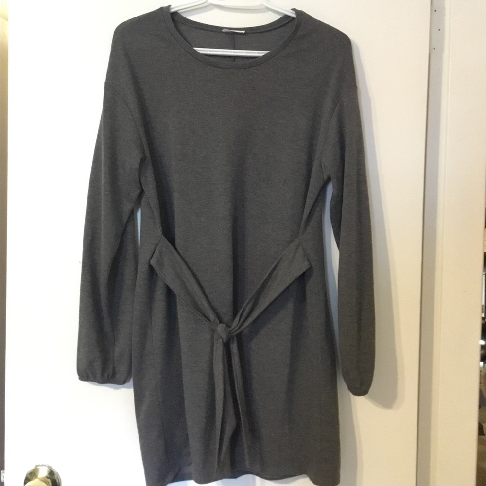 Gray long sleeve front tie dress